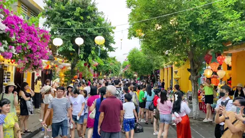 Biển người tại phố cổ hội an #hoian #reviewhoian #dulich #vietnam #quangnam