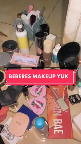 Ternyata seru juga ya hihi myfirst video beberes alat makeup nih 🥰 kirakira kalian mau aku bikin video apa lagi? Adiml maybe ? Wkwk #fyp #makeup #asmrmakeup