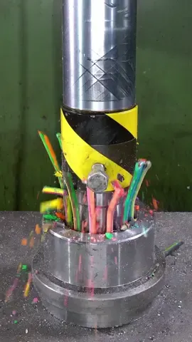 Satisfying or not?? 👍👎 #hydraulicpress