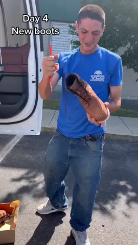 DAY 4💪🏼💪🏼💪🏼#boots #homeless #teamkevin #thankyou#update #foryou #happy #new