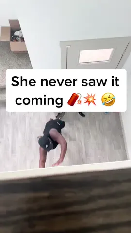 Sge was so scared 🤦🏾‍♂️🤣  #Fail #ForYouPage #ForYou #Viral #DontLetThisFlop #WaitFotIt #fyp #prank #funnyvideos #funny #husbandwife #prankwars