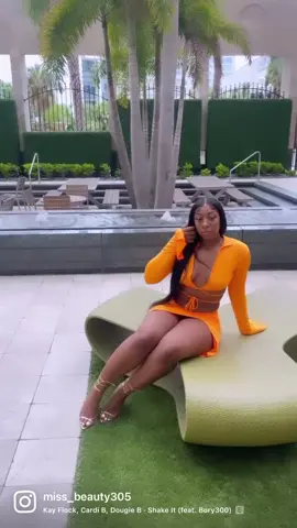 Model at bay #fyp #fypdongggggggg #haitiantiktok #foryoupage