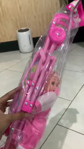 Stroler Bayi + barbie. Adalah mainan anak berupa stroler bayi yang dilengkapi roda berputar dan boneka bayi yang bisa menangis. Dengan bahan yang kuat mainan ini sangat cocok untuk teman bermain anak dan mengembangkan kreativitas anak😍#fyp #mainan #mainananak #MakeNightsEpic #KeepKalem #mainanviral #fypage #fypシ #tiktok #tiktokshop #stroler #bayilucu