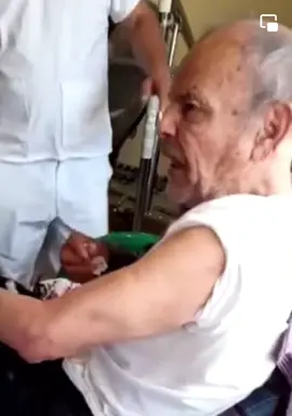 Abuelito enojon 😂👴🏼 #mexico #culiacan  #gracioso #chistoso #comedy #comedia #tendencia #viral #enojado #molesto #tendencia #viral #viejo #viejito #ugly #funny #funnyvideos #parati #foryou #doctor #enfermeria #enfermera #vacuna #grosero