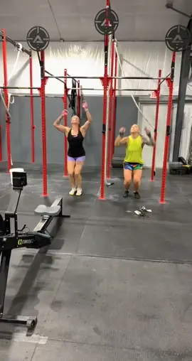Less than 2 weeks till competitoon weekend! Practicing those synchro butterfly pullups with @t3chn9na ! #crossfit #girlswhocrossfit #synchro #gymnastics #competitionprep #teamwork #FitTok #Fitness