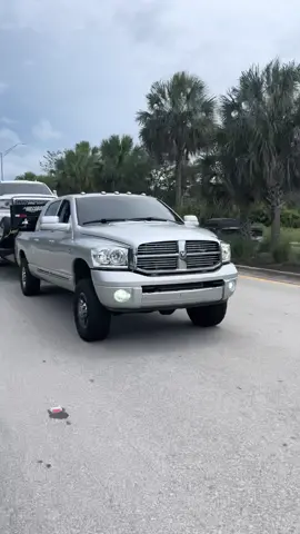 Always wanted to haul my gmc with my own tow rig this was def a proud moment 😎