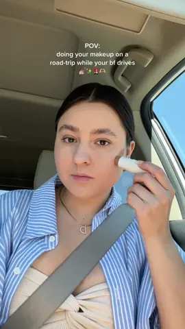 Ok but the lighting here is always so good 👏🏼 #doingmymakeupinthecar