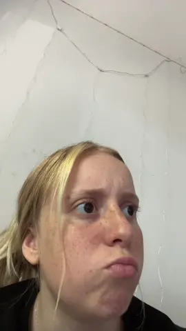 #stitch mit @jamiefb True Story😂🤝 #lustigesvideo #sketch #foryou #funny #meme #skifahren #ski #schule