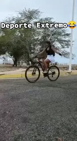 Lo mejor es la voz de mi narrador 😂💖🚴🏽‍♀️ #salud #deporte #bycicle #extremesports #couple #fyp #cardio #Fitness