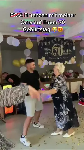 Sie war so glücklich 😍🥹#fürdich #fy #fyp #foryou #russia #russianfamily #70thbirthday #ilovehim #bremen #russia🇷🇺 #familygoals #halle #boyfriend #da4a