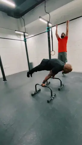 Saturday session in Kallos fitness gym in Doha, Qatar 🇶🇦 #dohaqatar🇶🇦 #calisthenicsworkout #streetworkout_challenge #workoutmotivation2022 #planche #dragonplanche #victorian #backlever