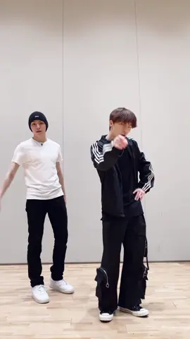 everybody give me a high-five🖤 #DINO #VERNON