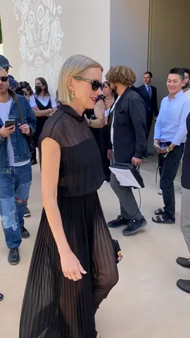 Naomi Watts arrive au défilé @Dior #diorcouture #naomiwatts #TikTokFashion
