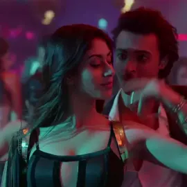 #akhladjaave #loveyatri #warinahussain #aayushsharma #bollywood #bollywoodsong #foryoupage #foryou #fyp