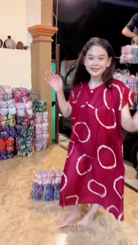 Halo Kak, Kami Lingsirndalu Grosir Konveksi Daster Rayon Tangan Pertama Yang Menjual Paket Usaha 4-8Pcs Daster Cuma 100rb an aja, Dan juga produk kami sudah full garansi kerusakan ya kak, jadi kakak tambah nyaman belanja disini, jadi tunggu apalagi? Cus CO #TikTokShop77Sale #grosirdaster #konveksidaster #dasterrayon #dasterviral #daster