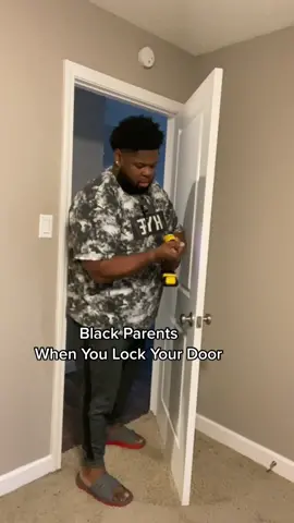 They will take it off the hinges!! 🚪💀😂😂😂🤣🤣😭😭 #blackpeople #parents #relatable #fyp
