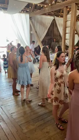 Who says white people cant dance #slay #bootsthehousedown #whitepeople #wedding
