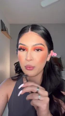 @meltcosmetics 420 palette + single orange shadow + @Exocosmetics kari g sultry lashes in dream girl ✨🪩🍒