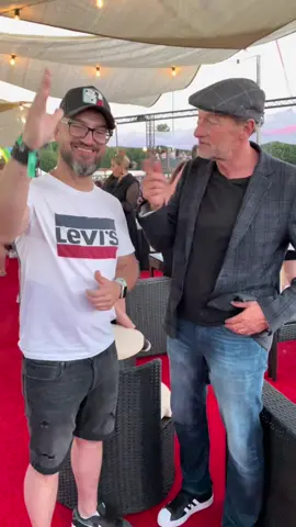 Thank you , the best actor deaf Troy Kustor ❤️🤟 beautiful little interview 😘 #asl #american #deaf #deafusa #signlanguage #troykutsor #thankyou #deafcommunity #usa #deaftiktok #actor #coda #merci #festivalclindoeil #reims #happy #lovedeaf #prouddeaf