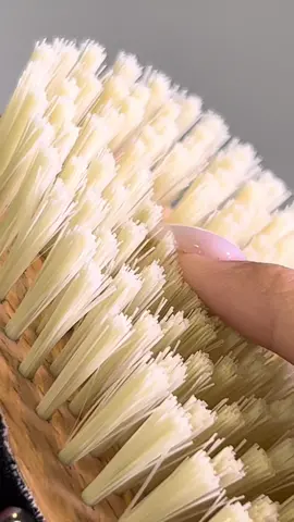 Let’s discover the Dry Body brush 👀 #drybodybrush #bodybrush #exfoliate #exfoliation #skincare #skin #beauty