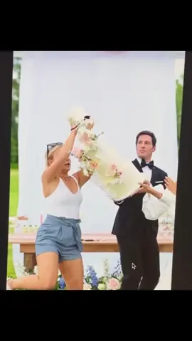Well that was a first🙃 re did that entire cake for the event the next day! #cakefail #cakefails #cakevideo #cakefailure #cakefall #ottawacake #caketok #ottawa #weddingcakes #weddingcakechallenge #weddingfails #weddingvibes #funnyvideos #funnytiktok #cakeart #no