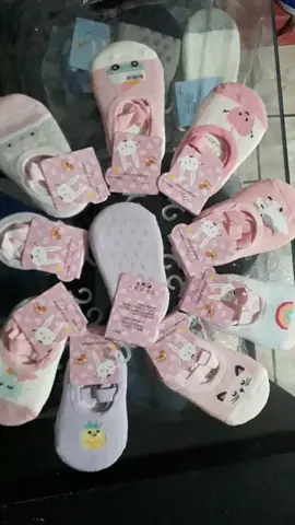 ✅✅✅ MEIAS TIPO SAPATILHA EMBORRACHADA PARA BEBÊ ...💰💰💰 R$ 20,00