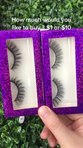 Do you like purple ? Link in bio 💜💜🙋‍♀️🙋‍♀️#minisuitcase #purple #Eyeliner #minklashes #gluepen #beautyblender #miniluggage #summersale #summertok #readyforsummer #tiktokmademebuyit #foryou #fyp #easymakeup