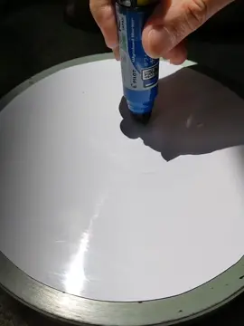 ろくろの上にホワイトボードをのせてペンで遊んでいます。#ろくろ #轆轤 #potterswheel #wheel #art #アート #painting #paint #draw #drawing #whiteboard #ホワイトボード #geometry #幾何学 #pilot #marker