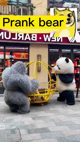 Prank bear🦍😂🐼#funny #prank #fyp #fail #foryoupage #funnyvideos #public #tiktok