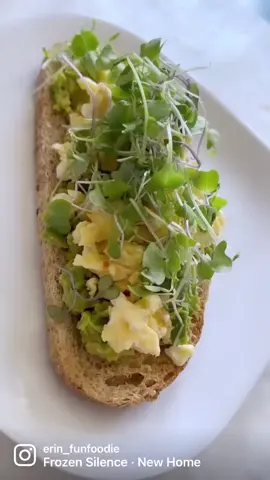 ✨EGG & FETA AVOCADO TOAST WITH HIT HONEY✨ If you have never tried hot honey on your avo toast before, NOW’s the time! So so good. #avotoast #avotoastislife #avocadotoastwithegg #tiktokfoodi #tiktokfoodsnack #tiktokbreakfast #breakfasttime #breakfastrecipe