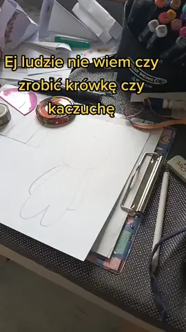 przy okazji sory za syfon na biurku #kaczucha🐥 #czy? #kròwka #plis #pomużcie #wybrać #dlaciebie #dc #paperanimal