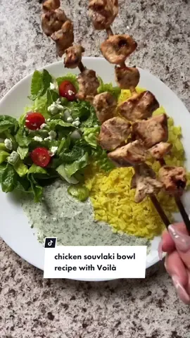 #ad Check out voila.ca (link in bio) for recipes and ingredients. Use ✨ TIKTOKBOWL ✨ for free delivery! #VoilaBySobeys #Trending2Table #recipesoftiktok #chickensouvlaki #FoodTok