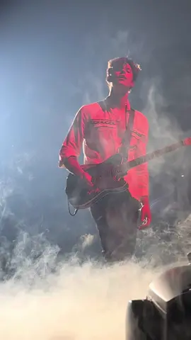 This is so attrative (my vid plz credit if reposted)#shawnmendes #wondertheworldtour #wondertheworldtourseattle #concert #attractive #fyp #PlutoTVIsFree