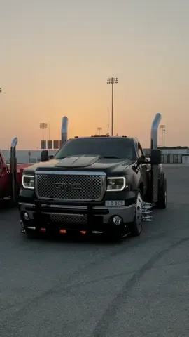 #gmcsierra #pickuptruck #duallytrucks #madmax6070