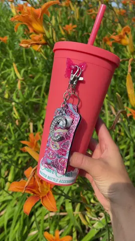Would u accessorize ur bottle? #waterbottle #accessories #charcharms #bottleaccessories #buildyourown #coral