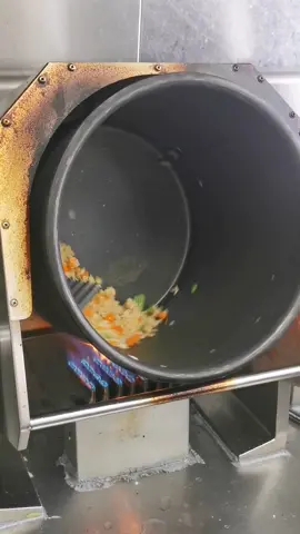 灶为易自动炒菜机，炒菜机器人，适用于炒粉炒饭炒面，炒快餐#自动炒菜机 #自动炒粉机 #炒粉 #炒飯 #炒菜机器人 #出口贸易