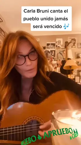 La ex #modelo, #actriz y #cantautora #francesa #CarlaBruni #cantando una #hermosa #cancion #comunista (según sus propias #palabras en su #Twitter) #ElPuebloUnidoJamasSeraVencido ✊👏#Apruebo sus dichos y #NuevaConstitucion #ParaTi #ForYou