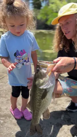 Saylor caught her first REAL Sassy Bassy 😳