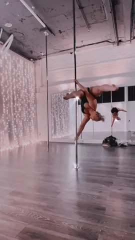 SNEAKY V ✌🏻 hard work pays off 🙌🏻 #sneakyv #pdsneakyv #poletok #poledance #poledancing #pole #dance #PerfectPartner #poledancer #strongnotskinny #fyp #poledancersoftiktok #poledancers #ITriedItIPrimedIt #girlswhopole #bekind #staticpole