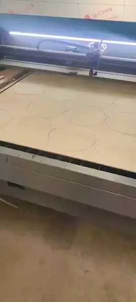 The circular cutting of 5mm laser plywood is very smooth.#Laser Plywood#Laser plywood door hanger#Laser cutting project#Laser Plywood Supplier#Plywood Sales#C20 laser