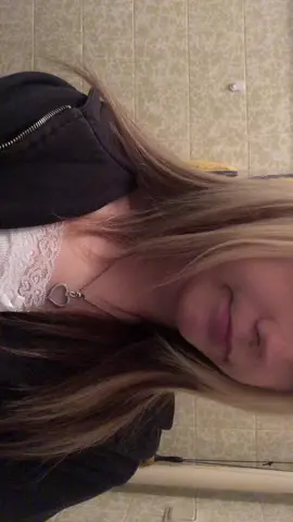 <3