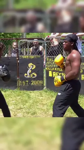 Okay last Meil edit for a while😂 #fyp #boxing #streetbeefs #headmovement ⚠️Trained Peofessionals⚠️