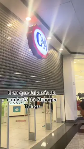 Eu fui ! Porém nao comprei bem oq queria , mais comprei ! #strangerthings #serie #netflix #compras #camisastrangerthings #stranger #comprinhas