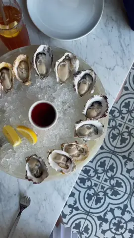 Living my blair waldorf life in yvr #yvr #suttonplacehotels #gossipgirl