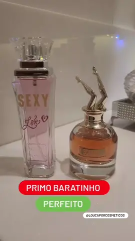 PRIMO BARATINHO 🚨Sexy Woman Love Paris Elysees- Eau de Toilette •Família: Frutal, Amadeirado.👉🏻Notas de cabeça: Óleo de laranja doce, óleo de mandarim,amêndoa e cereja.👉🏻Notas de coração: Rosa, jasmim, gardênia e flores de laranjeira.👉🏻Notas de base: Baunilha, mel, caramelo e patchouli..💁🏻‍♀️O que eu achei dele?•Muito similar ao Scandal da JPG. Na minha percepção, o Sexy Woman é levemente mais floral em relação ao Scandal. •Fixação: cerca de 4h na minha pele.•Projeção: cerca de 1h.•Para quem não conhece a fragrância, ela é bem docinha, então indico para as formiguinhas 🐜🍭 de plantão, assim como eu 🙋🏻‍♀️🛍A venda na @epocacosmeticos por R$61,75 com 100ml.
