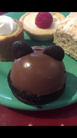 Disney fans are WELL aware that part of the Disney World experience is the snacks! #waltdisneyworld #disneytravelagent #ilovewhereilive #florida #disneyresorts #thepolynesianvillageresort #disneyvacationplanner #foodporn