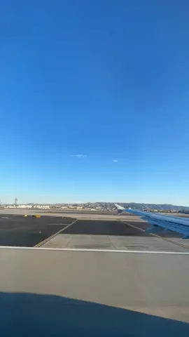 Let’s take a flight on @American Airlines A321 #travel #traveltiktok #americanairlines #phoenixskyharbor #phoenixskyharborairport #blackgirlstravel