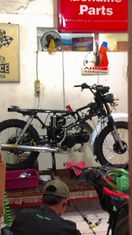 Kondisi terkini honda win restorasi full,pantengin aja teruzzz 💨#duckgarage #rebuild #restoration #partsupply #unitsale #coffeshop #hondawin #hondawin100 #hondawin100indonesia #estetikcapcut