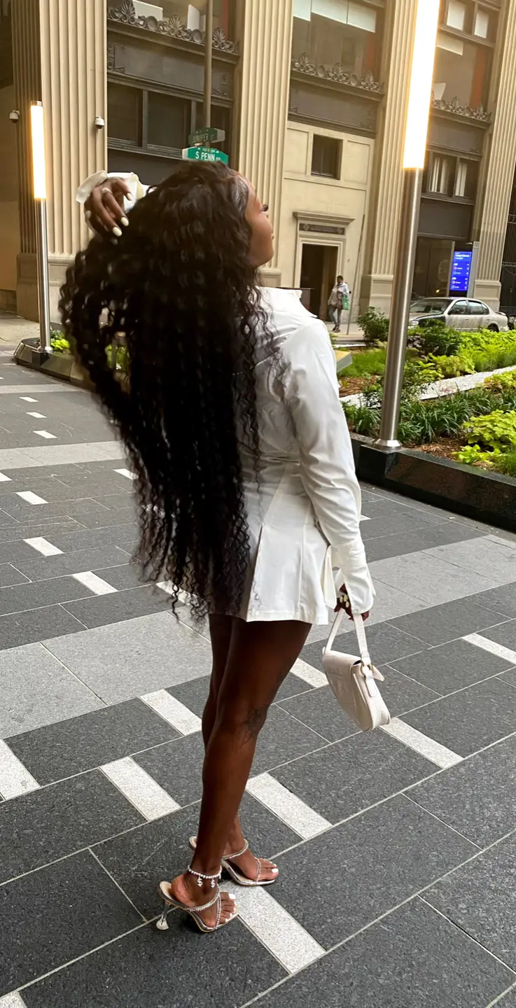 Long Ass Weave Flow Down My Back 😝 Caicheulux on ig #fyp #flomilli #lacewig #40inchhair #wigs