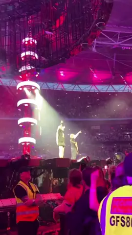 ❤️❤️ @Ed Sheeran #wembleystadium #2002